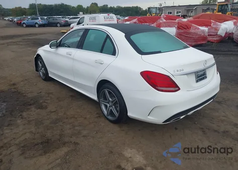 2015 Mercedes-Benz C 300 Sport 4Matic z USA, uszkodzony, nr VIN 55SWF4KB5FU007761